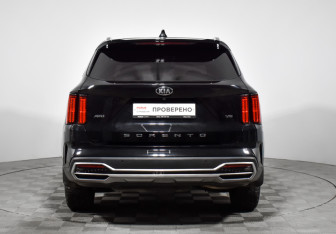 Подержанный автомобиль Kia Sorento 2021 года (6 фото)