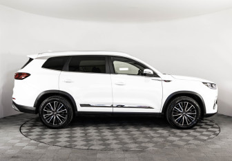 Подержанный автомобиль Chery Tiggo 8 Pro 2022 года (5 фото)