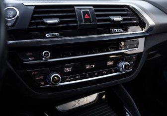 Подержанный автомобиль BMW X4 2018 года (19 фото)