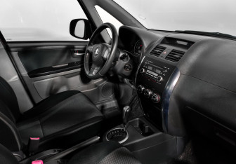 Подержанный автомобиль Suzuki SX4 Hatchback 2006 года (13 фото)