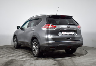 Подержанный автомобиль Nissan X-Trail 2016 года (7 фото)