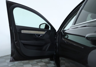Подержанный автомобиль Volvo S90 2021 года (7 фото)