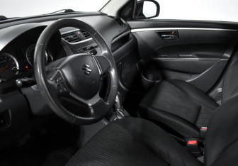 Подержанный автомобиль Suzuki Swift Hatchback 2011 года (9 фото)
