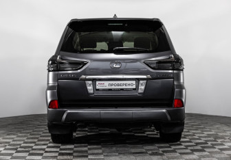 Подержанный автомобиль Lexus LX 2016 года (8 фото)