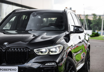 Подержанный автомобиль BMW X5 2020 года (2 фото)
