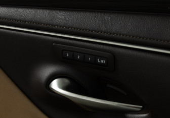 Подержанный автомобиль Lexus ES 2018 года (16 фото)