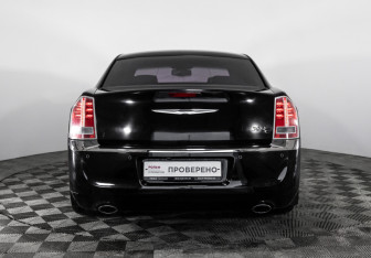 Подержанный автомобиль Chrysler 300C Sedan 2012 года (8 фото)