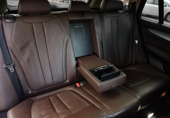 Подержанный автомобиль BMW X5 2016 года (27 фото)