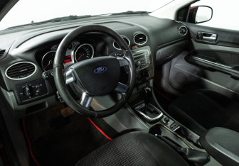 Подержанный автомобиль Ford Focus Sedan 2008 года (11 фото)