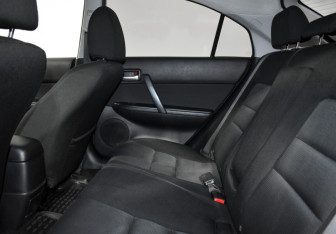 Подержанный автомобиль Mazda 6 Wagon 2007 года (12 фото)