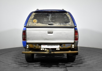 Подержанный автомобиль Mazda B-series 2005 года (6 фото)