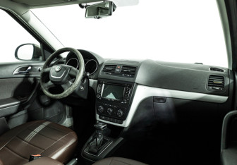 Подержанный автомобиль Skoda Yeti 2012 года (9 фото)