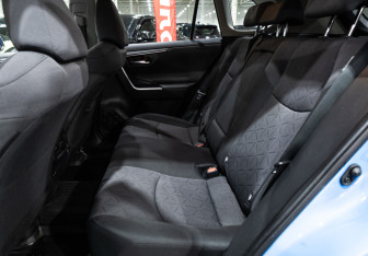 Подержанный автомобиль Toyota RAV4 2020 года (9 фото)