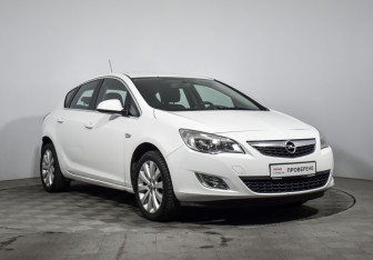 Подержанный автомобиль Opel Astra Hatchback 2011 года (3 фото)
