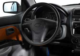 Подержанный автомобиль Kia Picanto 2007 года (16 фото)