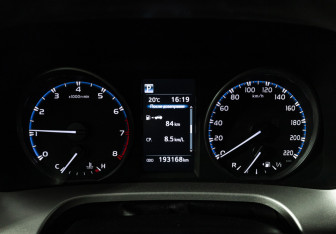 Подержанный автомобиль Toyota RAV4 2016 года (12 фото)