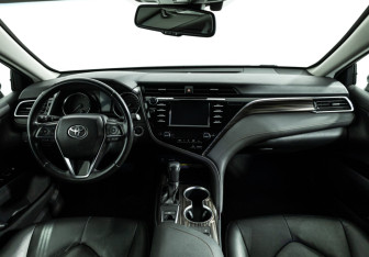 Подержанный автомобиль Toyota Camry Sedan 2018 года (13 фото)