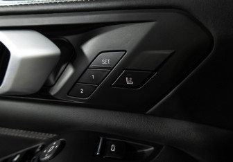 Подержанный автомобиль BMW X5 2021 года (16 фото)