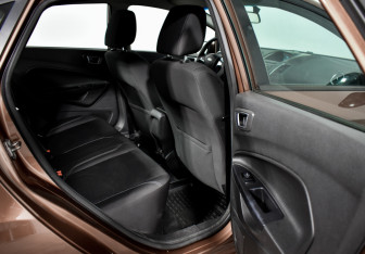 Подержанный автомобиль Ford Fiesta Sedan 2016 года (12 фото)