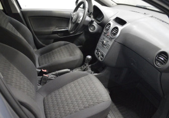 Подержанный автомобиль Opel Corsa 2013 года (12 фото)