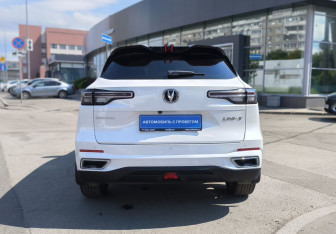 Подержанный автомобиль Changan UNI-S 2024 года (5 фото)