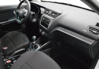 Подержанный автомобиль Kia Rio Sedan 2013 года (12 фото)