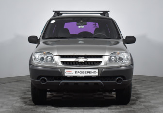 Подержанный автомобиль Chevrolet Niva 2011 года (2 фото)