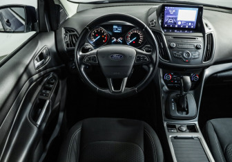 Подержанный автомобиль Ford Kuga 2017 года (11 фото)