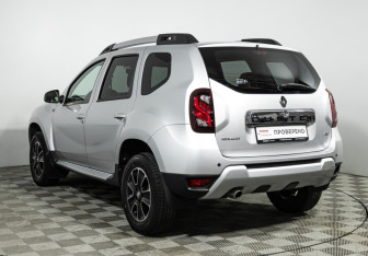 Подержанный автомобиль Renault Duster 2017 года (7 фото)