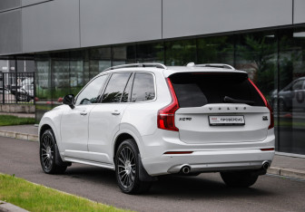Подержанный автомобиль Volvo XC90 2019 года (8 фото)