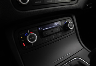 Подержанный автомобиль Volkswagen Touareg 2011 года (16 фото)