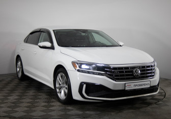 Подержанный автомобиль Volkswagen Passat Sedan 2020 года (3 фото)