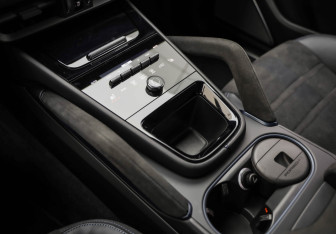 Подержанный автомобиль Porsche Cayenne 2023 года (21 фото)