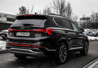 Подержанный автомобиль Hyundai Santa Fe 2022 года (5 фото)