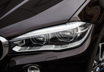 Подержанный автомобиль BMW X5 2015 года (3 фото)