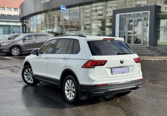 Подержанный автомобиль Volkswagen Tiguan 2021 года (8 фото)