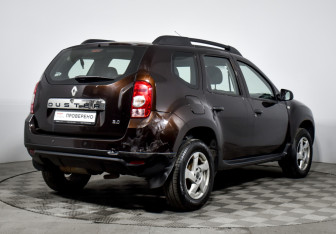 Подержанный автомобиль Renault Duster 2015 года (5 фото)