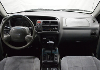Подержанный автомобиль Suzuki Grand Vitara 2002 года (14 фото)