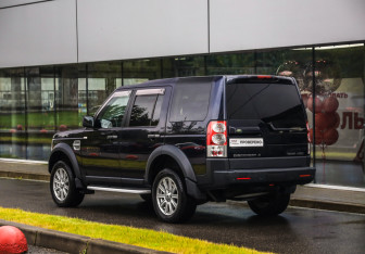 Подержанный автомобиль Land Rover Discovery 2009 года (8 фото)