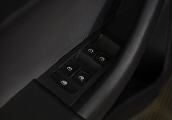 Подержанный автомобиль Skoda Rapid Liftback 2016 года (17 фото)