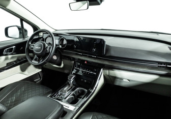 Подержанный автомобиль Kia Carnival 2021 года (9 фото)
