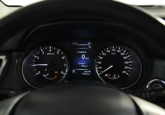 Подержанный автомобиль Nissan Qashqai 2014 года (12 фото)