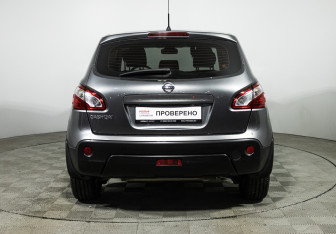 Подержанный автомобиль Nissan Qashqai 2013 года (6 фото)