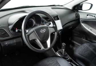 Подержанный автомобиль Hyundai Solaris Sedan 2015 года (11 фото)