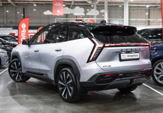 Подержанный автомобиль Geely Atlas 2024 года (8 фото)