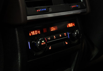 Подержанный автомобиль BMW X5 2017 года (29 фото)