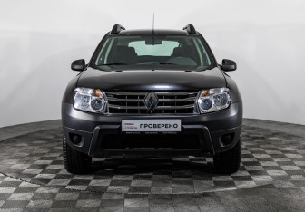 Подержанный автомобиль Renault Duster 2014 года (2 фото)