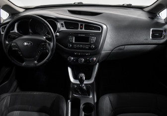Подержанный автомобиль Kia Ceed Wagon 2013 года (14 фото)