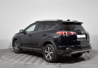 Подержанный автомобиль Toyota RAV4 2008 года (7 фото)