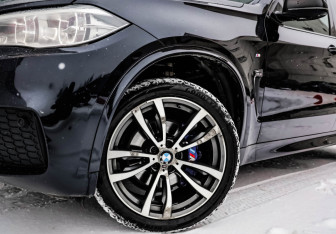 Подержанный автомобиль BMW X5 2016 года (3 фото)